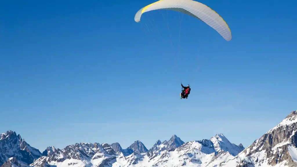 Bir and Billing: Paragliding Paradise/10 Affordable Places to Visit in Himachal Pradesh