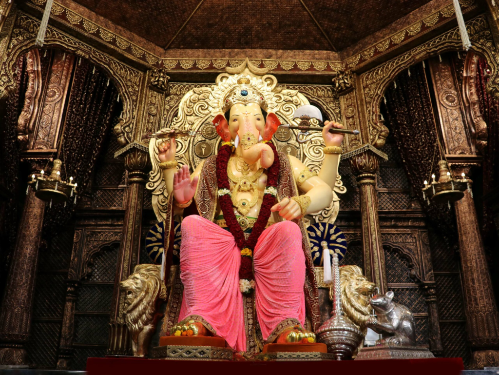 10 Famous Ganpati Pandals In Mumbai You Must Visit By Ugtworld 10 Famous Ganpati Pandals In Mumbai You Must Visit By Ugtworld